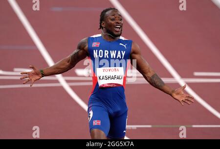 Le Salum Ageze de Norvège Kashafali célèbre la victoire de la finale hommes 100m - T12 dans un temps record du monde pendant les Athlétiques au stade olympique le cinquième jour des Jeux paralympiques de Tokyo 2020 au Japon. Date de la photo: Dimanche 29 août 2021. Banque D'Images