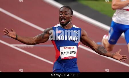 Le Salum Ageze de Norvège Kashafali célèbre la victoire de la finale hommes 100m - T12 dans un temps record du monde pendant les Athlétiques au stade olympique le cinquième jour des Jeux paralympiques de Tokyo 2020 au Japon. Date de la photo: Dimanche 29 août 2021. Banque D'Images