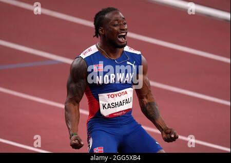 Le Salum Ageze de Norvège Kashafali célèbre la victoire de la finale hommes 100m - T12 dans un temps record du monde pendant les Athlétiques au stade olympique le cinquième jour des Jeux paralympiques de Tokyo 2020 au Japon. Date de la photo: Dimanche 29 août 2021. Banque D'Images