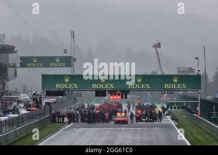 Spa Francorchamps, Belgique. 29 août 2021. La grille avant le début de la course. 29.08.2021. Formula 1 World Championship, Rd 12, Grand Prix de Belgique, Spa Francorchamps, Belgique, Jour de la course. Le crédit photo doit être lu : images XPB/Press Association. Crédit : XPB Images Ltd/Alamy Live News Banque D'Images