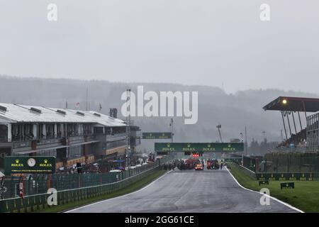 Spa Francorchamps, Belgique. 29 août 2021. La grille avant le début de la course. 29.08.2021. Formula 1 World Championship, Rd 12, Grand Prix de Belgique, Spa Francorchamps, Belgique, Jour de la course. Le crédit photo doit être lu : images XPB/Press Association. Crédit : XPB Images Ltd/Alamy Live News Banque D'Images