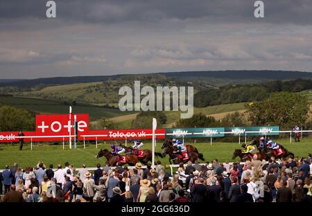 Le Boy d'Atalanta, monté par Thomas Greatrex, remporte le handicap tote.co.uk au champ de courses de Goodwood, Chichester. Date de publication : dimanche 29 août 2021. Voir PA Story RACING Goodwood. Le crédit photo devrait se lire: Steven Paston/PA Wire. RESTRICTIONS : l'utilisation est soumise à des restrictions. Utilisation éditoriale uniquement, aucune utilisation commerciale sans le consentement préalable du détenteur des droits. Banque D'Images