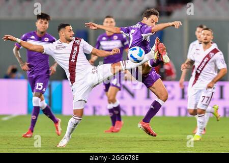 Stade Artemio Frachi, Florence, Italie, 28 août 2021, Rolando Mandragora (Turin) et Giacomo Bonaventura (Fiorentina) pendant l'ACF Fiorentina vs Banque D'Images