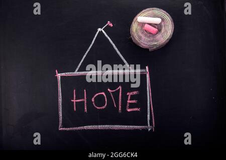 Soumission de la maison écrite, avec la craie sur le tableau noir Banque D'Images