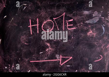 Soumission de la maison écrite, avec la craie sur le tableau noir Banque D'Images