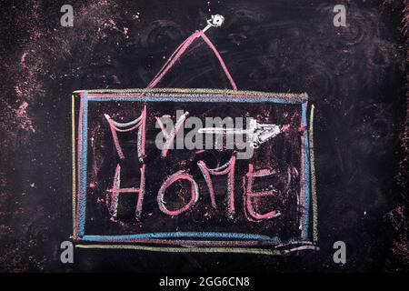 Soumission de la maison écrite, avec la craie sur le tableau noir Banque D'Images