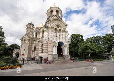 Riga, Lettonie. 22 août 2021. Vue extérieure de la Nativité du Christ orthodoxe de Riga dans le centre-ville Banque D'Images