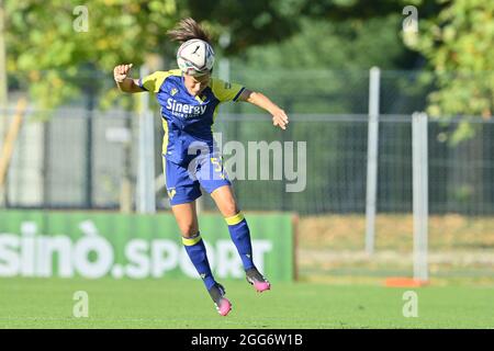 Milan, Italie. 29 août 2021. Aurora de Sanctis (#5 Hellas Verona) pendant la série des femmes UN match entre AC Milan et Hellas Verona au centre sportif de Vismara à Milan, Italie crédit: SPP Sport Press photo. /Alamy Live News Banque D'Images