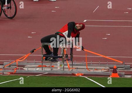 Tokio, Japon. 29 août 2021. Jeux paralympiques : athlétisme, course de javelot pour femmes, au stade olympique. Fouzia El Kassioui du Maroc en action. Credit: Marcus Brandt/dpa/Alay Live News Banque D'Images