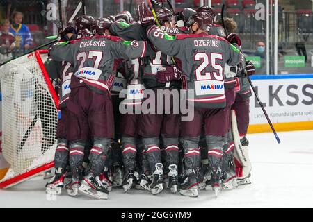Riga, Arena Riga, qualification olympique, Lettonie. 29 août 2021. France, Team Lettonie célèbre la victoire contre la France et se rend aux Jeux Olympiques (Suisse/Croatie OUT) Credit: SPP Sport Press photo. /Alamy Live News Banque D'Images