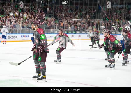 Riga, Arena Riga, qualification olympique, Lettonie. 29 août 2021. France, Team Lettonie célèbre la victoire contre la France et se rend aux Jeux Olympiques (Suisse/Croatie OUT) Credit: SPP Sport Press photo. /Alamy Live News Banque D'Images