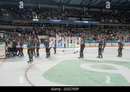 Riga, Arena Riga, qualification olympique, Lettonie. 29 août 2021. France, Team Lettonie célèbre la victoire contre la France et se rend aux Jeux Olympiques. (Suisse/Croatie SORTIE) crédit: SPP Sport presse photo. /Alamy Live News Banque D'Images