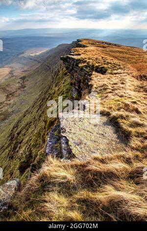 Hir ventilateur Ridge près de Llyn y Fan Fawr dans les Brecon Beacons South Wales UK Banque D'Images