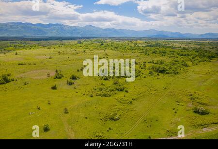 Plateau de la région de Lika une vue aérienne du paysage croate Banque D'Images