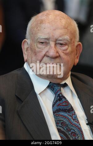 **PHOTO DE FICHIER** Ed Asner est décédé. Ed Asner, 2017, photo de John Barrett/PHOTOlink/MediaPunch Banque D'Images