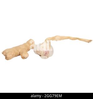 Gingembre et ail sur fond blanc, isolés. Maintien de l'immunité. Traitement du rhume et de la grippe. Produits pour l'immunité. Nature vitamine Banque D'Images