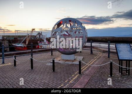 L'installation artistique Alauna aura du port de Mayrport illustre l'histoire de la ville et a été conçue par Fire Pit Design Banque D'Images