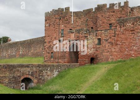 L'ancienne fossé et l'entrée au château de Carlisle dans la ville de Carlisle dans le nord de Cumbria Banque D'Images