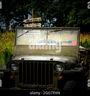 Jeep militaire américain d'époque, Calvados, région normande, Nord-Ouest de la France Banque D'Images