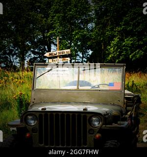 Jeep militaire américain d'époque, Calvados, région normande, Nord-Ouest de la France Banque D'Images