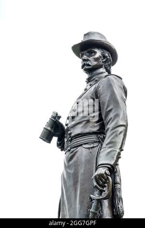 Gettysburg, PA - 10 septembre 2020 : détail de la statue du général de brigade Gouverneur Kemble Warren le montrant au Little Round Top où il a repéré C Banque D'Images