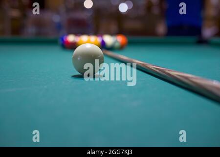 boules de billard ou de billard sur une table bleu clair Banque D'Images