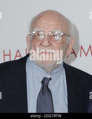 North Hollywood, États-Unis. 28 janvier 2020. Ed Asner marche le tapis rouge à la cérémonie d'initiation du 25e Hall of Fame de l'Académie de télévision, tenue au Saban Media Center le 28 janvier 2020 à North Hollywood, Californie Etats-Unis (photo de Parisa Afsahi/Sipa USA) crédit: SIPA USA/Alay Live News Banque D'Images