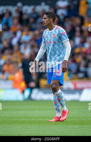 WOLVERHAMPTON, ANGLETERRE - AOÛT 29 : Raphael Varane de Manchester United lors du match de première ligue entre Wolverhampton Wanderers et Mantrest Banque D'Images