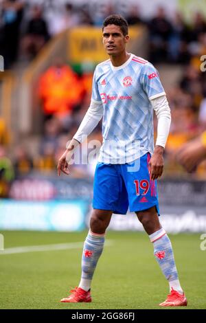 WOLVERHAMPTON, ANGLETERRE - AOÛT 29 : Raphael Varane de Manchester United lors du match de première ligue entre Wolverhampton Wanderers et Mantrest Banque D'Images