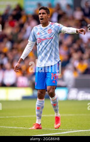 WOLVERHAMPTON, ANGLETERRE - AOÛT 29 : Raphael Varane de Manchester United lors du match de première ligue entre Wolverhampton Wanderers et Mantrest Banque D'Images