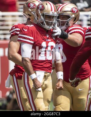 Santa Clara, États-Unis. 29 août 2021. Jimmy Garoppolo (10) célèbre la course à pied pour un TD dans le premier trimestre contre les Raiders de Las Vegas au stade Levi's à Santa Clara, Califiornia, le dimanche 29 août 2021. Photo de Terry Schmitt/UPI crédit: UPI/Alay Live News Banque D'Images
