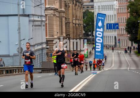 Riga, Lettonie. 29 août 2021. Les concurrents courent pendant le marathon international de Rimi Riga à Riga, en Lettonie, le 29 août 2021. Crédit: Edijs Palens/Xinhua/Alamy Live News Banque D'Images