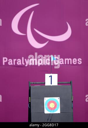 Vue générale d'un tableau cible au champ de tir à l'arc du parc Yumenoshima pendant le sixième jour des Jeux paralympiques de Tokyo de 2020 au Japon. Date de la photo: Lundi 30 août 2021. Banque D'Images