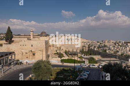 Mur sud du Mont du Temple avec mosquée Al-Aqsa et site archéologique dans la vieille ville de Jérusalem Banque D'Images
