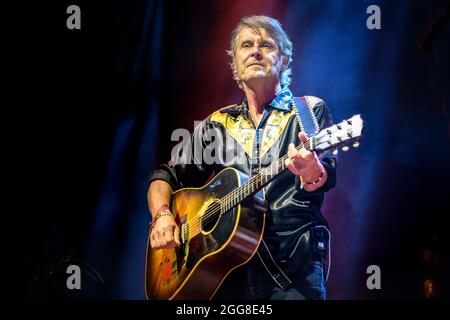 Le 28 août 2021, Toronto, Ontario, Canada : le groupe de rock country canadien BLUE RODEO a présenté un spectacle complet à la scène Budweiser à Toronto, au Canada. En photo: JIM CUDDY (Credit image: © Angel Marchini/ZUMA Press Wire) Banque D'Images