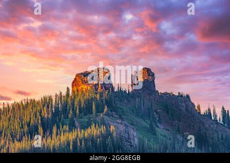 Coucher de soleil sur les oreilles de lapin sur le passe des oreilles de lapin Banque D'Images