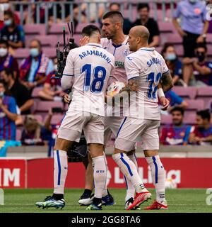 Barcelone, Espagne. 29 août 2021. Les joueurs de Getafe célèbrent le but lors du match de football de la ligue espagnole entre le FC Barcelone et Getafe CF à Barcelone, Espagne, le 29 août 2021. Crédit : Joan Gosa/Xinhua/Alay Live News Banque D'Images