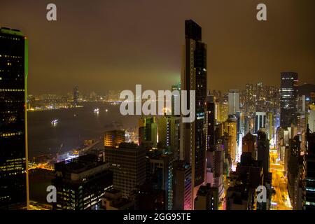 District de WAN Chai - Hong Kong, Chine. Vue vers Causeway Bay et Kwun Tong (de l'autre côté de la baie) Banque D'Images