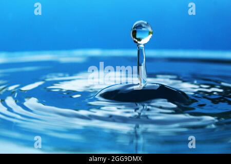 Éclaboussures de gouttes d'eau. Photo Banque D'Images