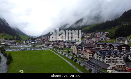 Village d'Ischgl en Autriche - vue aérienne Banque D'Images