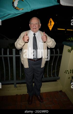 FORT LAUDERDALE, FL - 23 OCTOBRE : l'acteur Ed Asner reçoit le prix FLiFF Lifetime Achievement Award au 28e Festival international du film de fort Lauderdale au cinéma Paradiso. La représentation en direct de M. Asner d'une scène de FDR, suivie d'une séance de questions-RÉPONSES modérée sur sa carrière. Edward Asner (né le 15 novembre 1929), communément appelé Ed Asner, est un acteur américain de cinéma, télévision, scène et voix et ancien président de la Screen Actors Guild. Il est surtout connu pour son rôle de Lou Grant, lauréat du prix Emmy, dans les années 1970 et au début des années 1980, à la fois pour le Mary Tyler Moore Show et ses s Banque D'Images