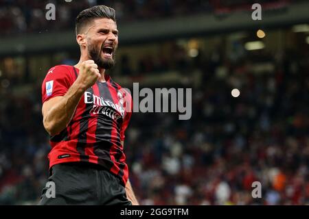 Stade San Siro, Milan, Italie, 29 août 2021, Olivier Giroud (AC Milan) célèbre après avoir marqué la pénalité pendant AC Milan vs Cagliari Calcio - Banque D'Images