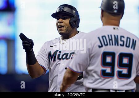 Miami, États-Unis. 29 août 2021. Miami Marlins premier baseman Jesus Aguilar (24) réagit après avoir frappé un single pendant le premier repas contre les Cincinnati Reds au loanDepot Park le dimanche 29 août 2021 à Miami, Floride. (Photo de David Santiago/Miami Herald/TNS/Sipa USA) Credit: SIPA USA/Alay Live News Banque D'Images