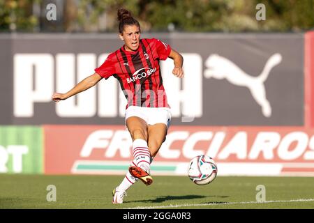 Stade de Vismara, Milan, Italie, 29 août 2021, Valentina Bergamaschi (AC Milan) tir le ballon pendant AC Milan vs Hellas Verona femmes - Italien Banque D'Images