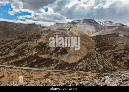 Vue sur l'Himalaya près de Tanglang la Pass Banque D'Images