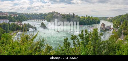 Chutes du Rhin en Suisse à Neuhausen près de Schaffhausen Banque D'Images