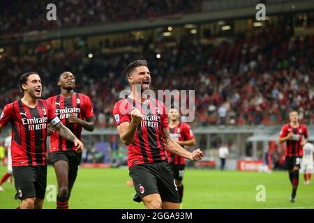 Olivier Giroud (AC Milan) célèbre après avoir marqué la pénalité lors de l'AC Milan vs Cagliari Calcio, football italien série A match à Milan, Italie, août 29 2021 Banque D'Images