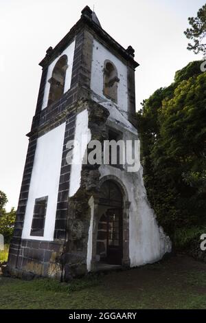 Les ruines du clocher d'Urzelina, sur l'île de Sao Jorge, dans les Açores Banque D'Images