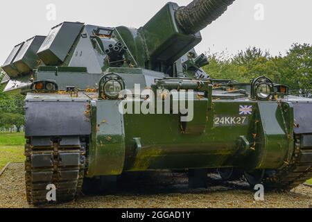 armée britannique AS-90 (équipement de canon 155 mm L131) arme d'obusier automotrice blindée exposée Banque D'Images