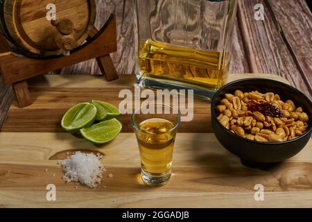 Comment prendre une photo de tequila au Mexique avec son citron et son sel Banque D'Images